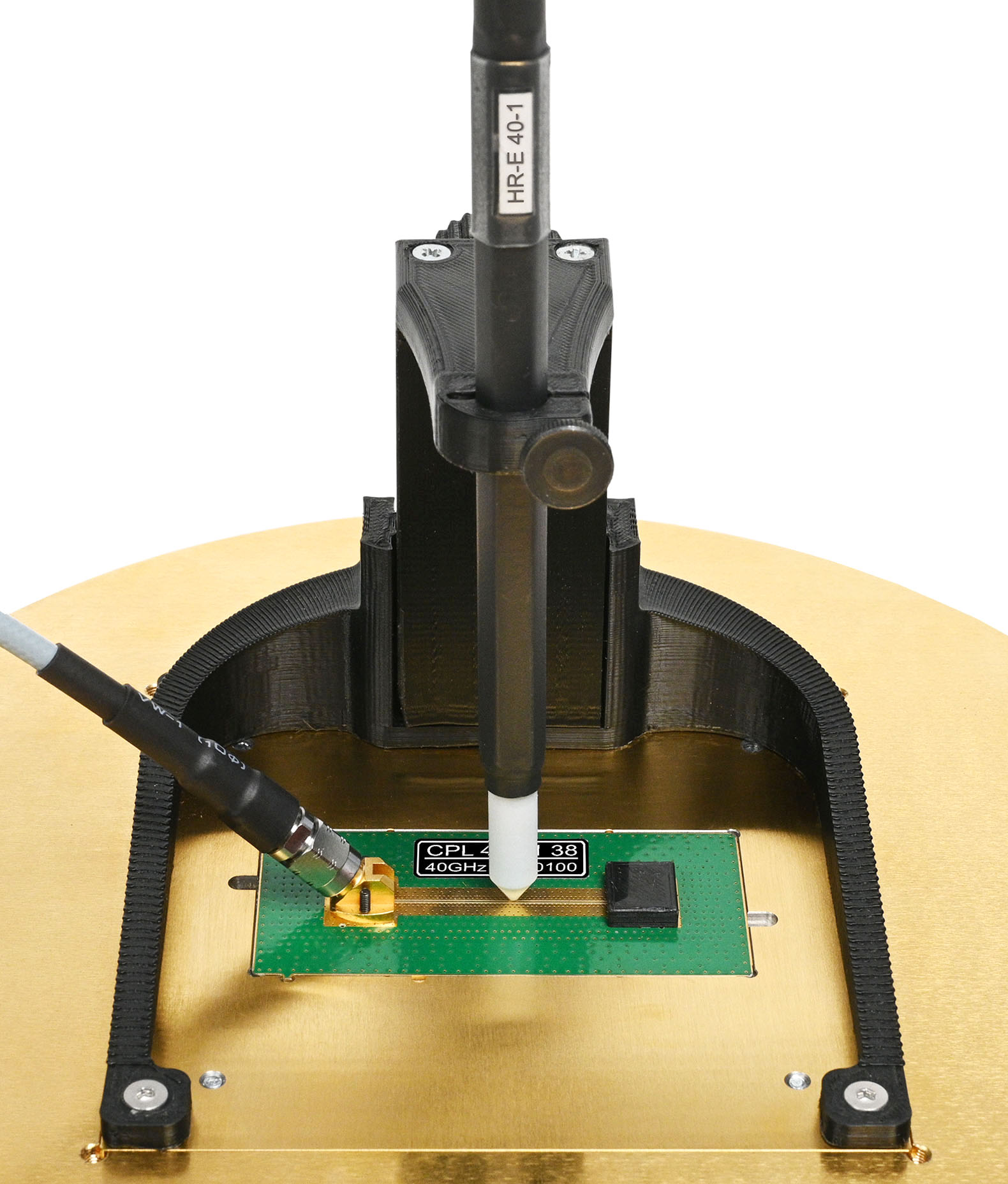 Measurement setup E-field probe HR-E 40-1 on 40 GHz coplanar line